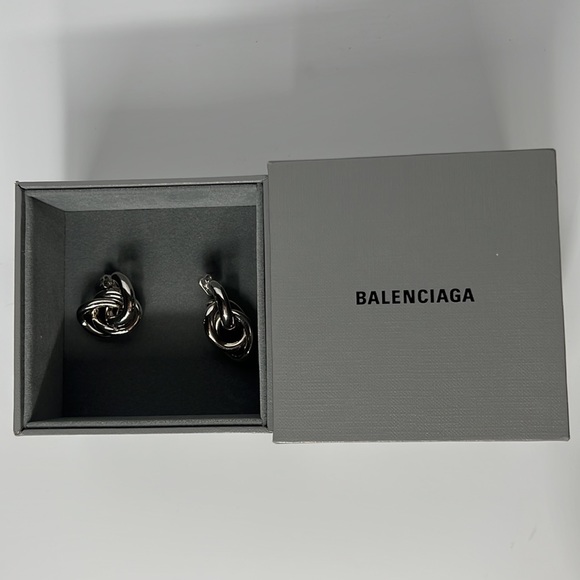Balenciaga
Balenciaga Triple Loop Engraved Earrings - Picture 3 of 5